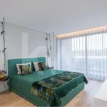 Rent 4 bedroom house of 284 m² in Matosinhos