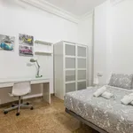 Rent a room of 225 m² in Valencia