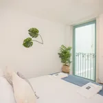 Rent 4 bedroom apartment of 57 m² in Porto