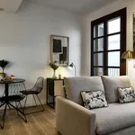 Rent 1 bedroom apartment of 50 m² in Barcelona