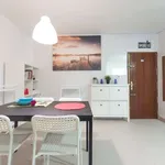 Rent 4 bedroom apartment of 70 m² in madrid