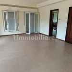 Rent 5 bedroom house of 175 m² in Lurate Caccivio