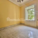 Affitto 5 camera appartamento di 125 m² in Naples