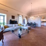 Rent 5 bedroom apartment of 240 m² in Lomagna