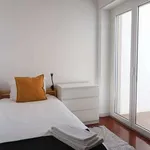 Rent a room of 120 m² in lisbon