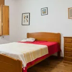 Rent a room of 130 m² in porto