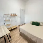 Rent 4 bedroom apartment of 38 m² in Madrid