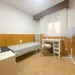 Rent a room of 100 m² in valencia