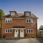 Rent 4 bedroom flat in South East England