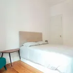 Rent a room of 200 m² in lisbon