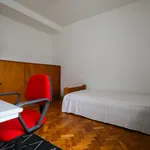 Rent 4 bedroom apartment in Lisbon