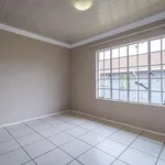 Rent 3 bedroom house of 50392 m² in Roodepoort