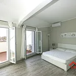 Rent 4 bedroom apartment in Genoa