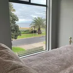 Rent 2 bedroom apartment in altona