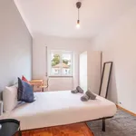 Rent a room of 103 m² in lisbon