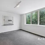 Rent 2 bedroom apartment in Melbourne