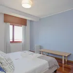 Rent 1 bedroom apartment of 55 m² in porto