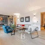 Rent 9 bedroom apartment of 275 m² in Paris