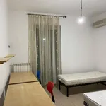 Rent a room of 100 m² in Bari