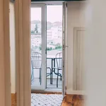 Rent 4 bedroom apartment of 150 m² in Lisbon