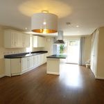 Rent 3 bedroom flat in East Midlands