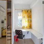 Rent a room of 90 m² in valencia