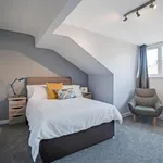 Rent 6 bedroom house in Leeds