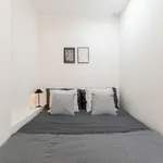 Rent 4 bedroom apartment in Barcelona