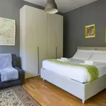 Rent 1 bedroom apartment of 45 m² in Como