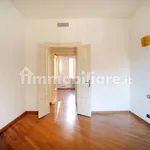 Rent 5 bedroom apartment of 200 m² in Milan