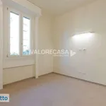 Rent 5 bedroom apartment of 100 m² in Milan