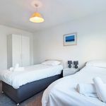 Rent 2 bedroom flat in Swansea