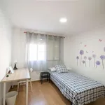 Rent a room of 80 m² in valencia