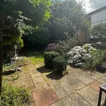 Rent 3 bedroom flat in East Midlands