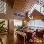 Rent 6 bedroom house of 450 m² in Bangkok