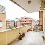 Rent 4 bedroom apartment of 90 m² in Roma