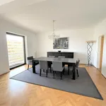 Huur 3 slaapkamer appartement van 200 m² in Brussel