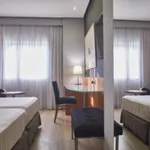 Rent 1 bedroom apartment of 280 m² in Seville