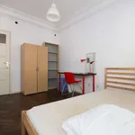 Rent a room of 100 m² in lisbon