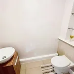 Rent 4 bedroom flat in South East England