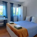 Rent a room of 100 m² in lisbon