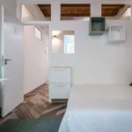 Rent a room of 98 m² in barcelona