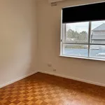 Rent 3 bedroom apartment in Caulfield North