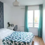 Rent a room of 83 m² in Vénissieux