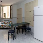 Rent a room of 220 m² in madrid