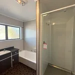 Rent 5 bedroom apartment in Papamoa