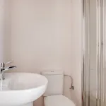 Rent 4 bedroom apartment of 76 m² in Barcelona