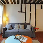 Rent 1 bedroom apartment of 400 m² in Paris