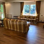 Rent 5 bedroom apartment of 330 m² in Rome