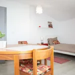 Rent a room of 350 m² in lisbon